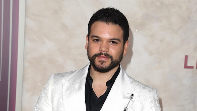Josh Rivera, de 'American Sports Story', Assina com a Cognition e Se Destaca na TV