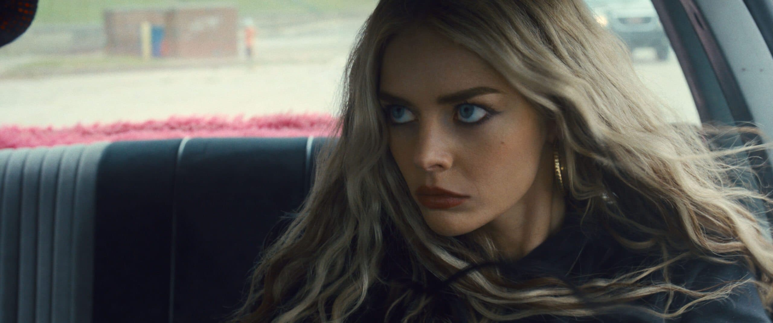 Samara Weaving Brilha em 'Eenie Meanie': Novo Filme de Ação do Disney+