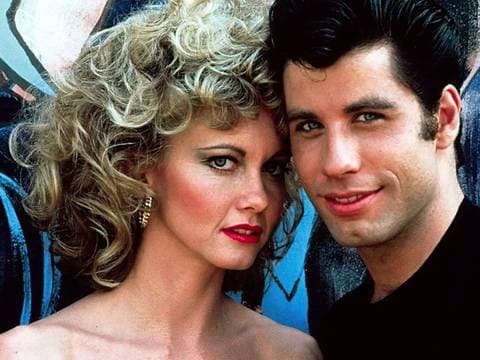 John Travolta Revive Danny Zuko em Evento Especial de Grease no Hollywood Bowl