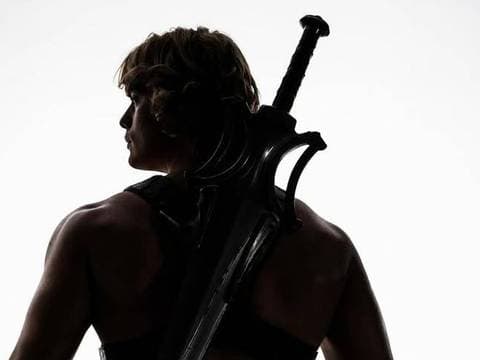 Nicholas Galitzine Revela Primeira Imagem como He-Man no Novo 'Mestres do Universo'