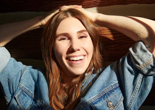 Zosia Mamet Se Junta ao Elenco de 'Artificial', Filme de IA da Amazon MGM
