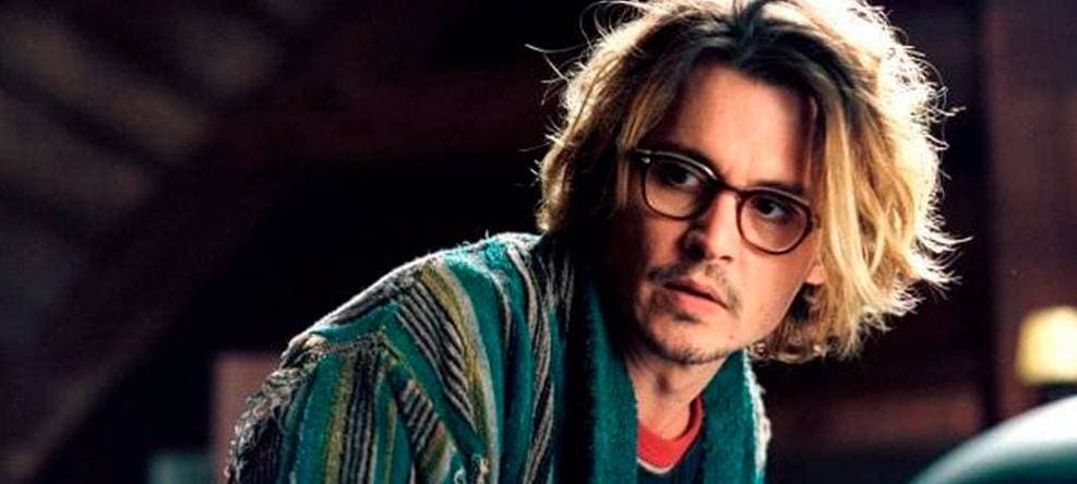 Johnny Depp aparece irreconhecível em 'Day Drinker', marcando seu retorno a Hollywood
