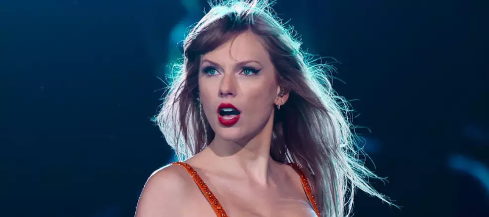 Taylor Swift Revela Capa de 'The Life of a Showgirl' e Fãs Enlouquecem