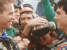 Tom Cruise presta homenagem a Val Kilmer durante a CinemaCon 2025