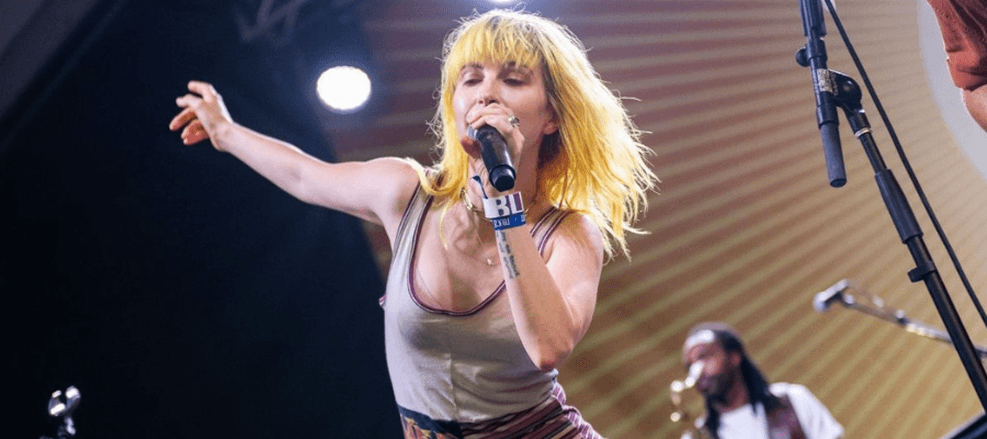 Hayley Williams Surpreende ao Remover Álbum Inédito do Site Oficial
