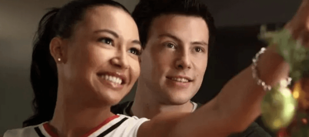 Atores de Glee Revelam Desafios Emocionais ao Rever a Série Após Perdas Trágicas