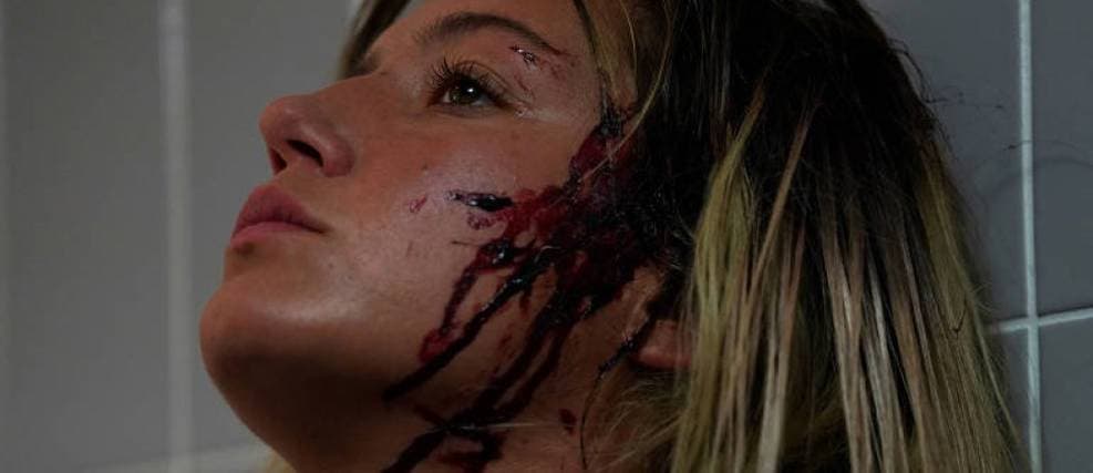 Beating Hearts: Uma Jornada Visual que Oscila entre Romance e Thriller