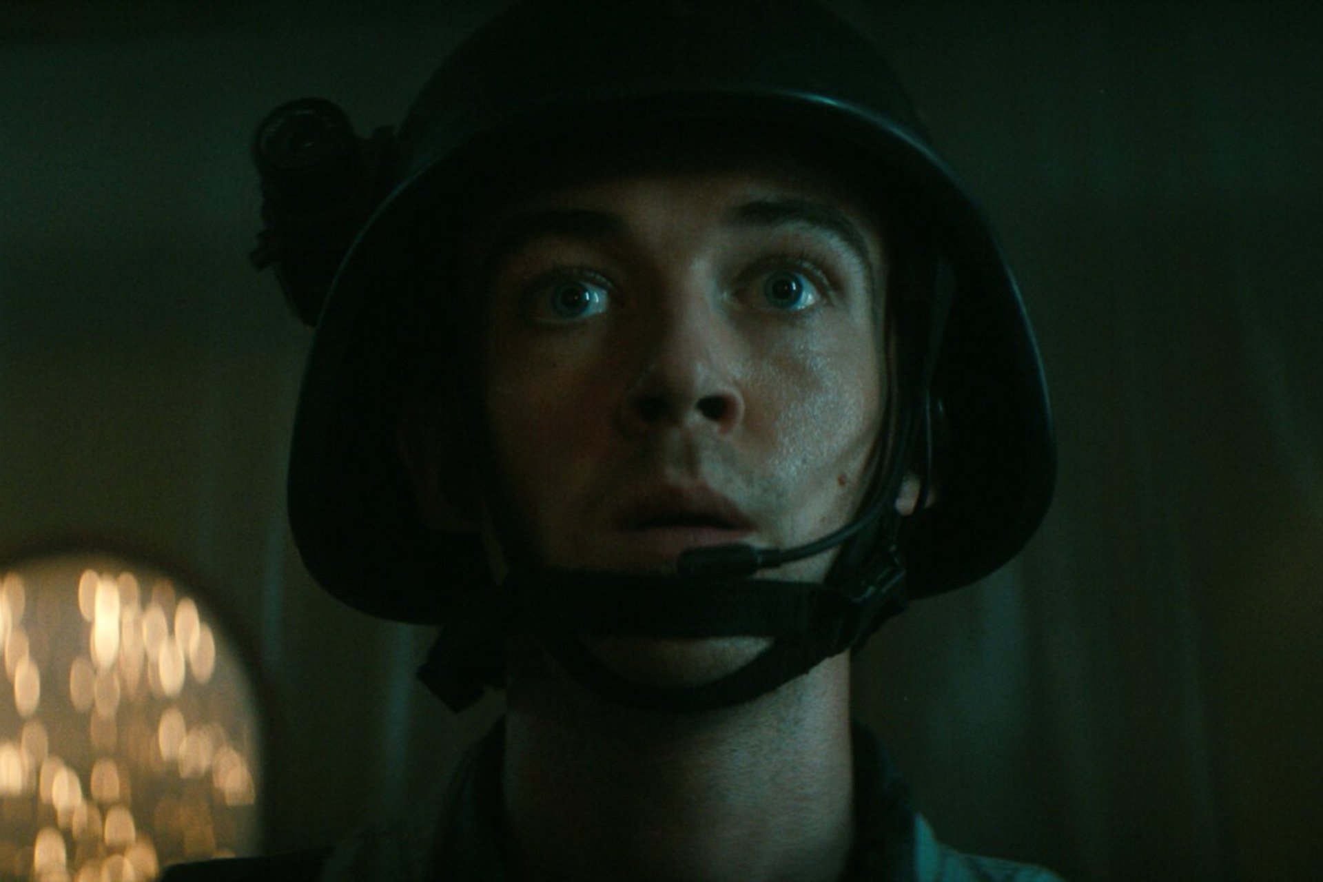 Alien: Earth - Alex Lawther Explora Reunião Familiar de Outro Mundo