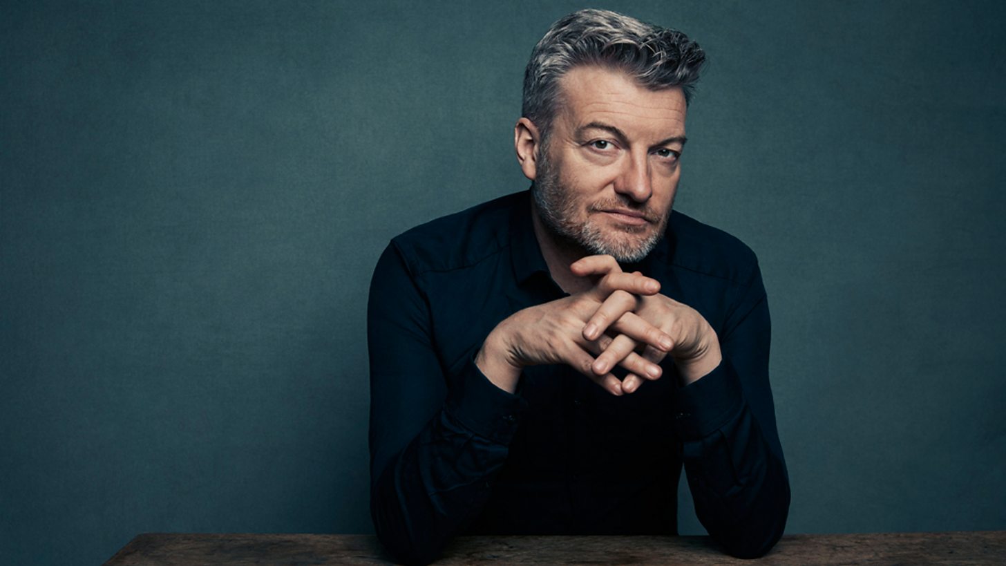 Charlie Brooker, Criador de 'Black Mirror', Reflete Sobre a Influência da IA na Escrita de Roteiros