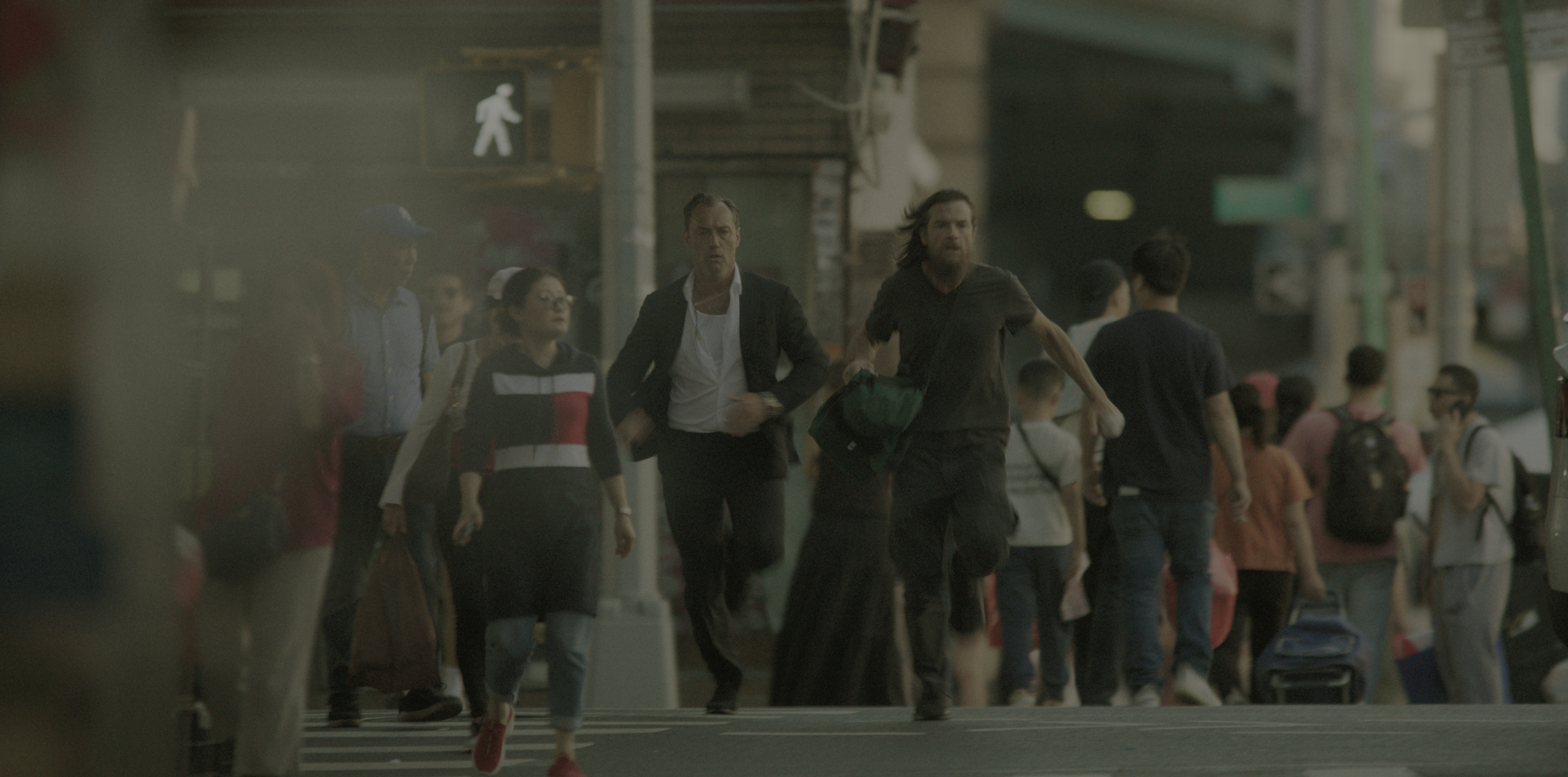 Jude Law e Jason Bateman Enfrentam Perigos e Dívidas em 'Black Rabbit' da Netflix