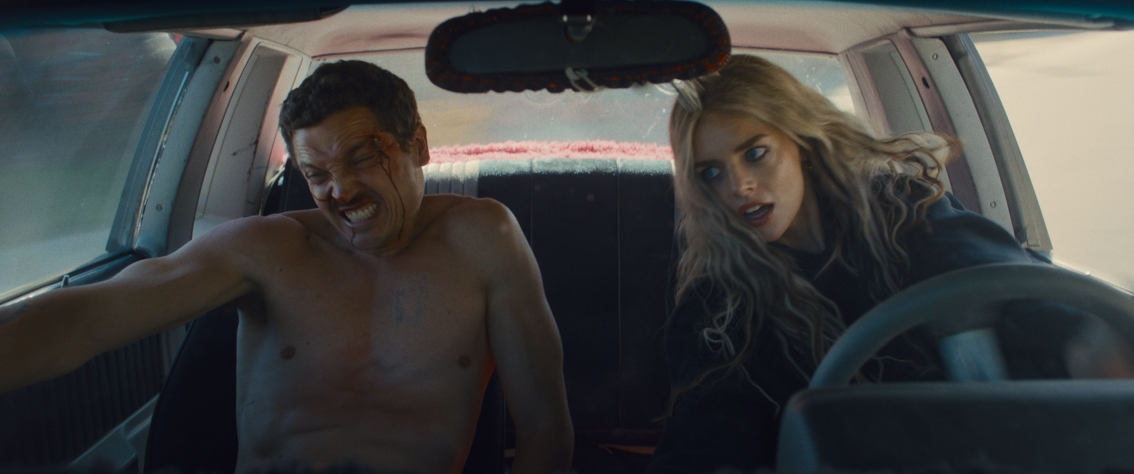 Trailer de 'Eenie Meanie': Samara Weaving Retorna às Telas em Novo Thriller da Hulu