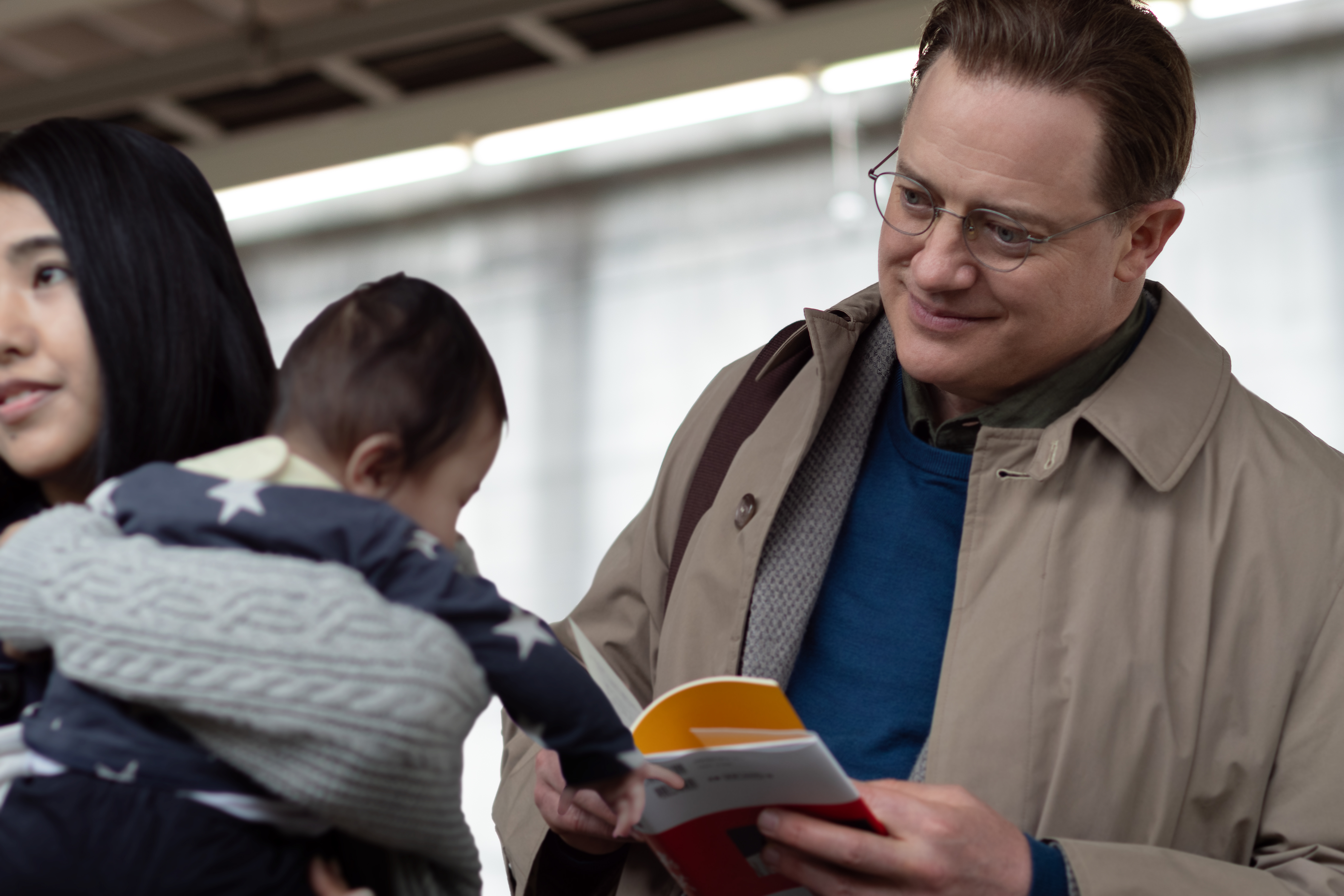 Brendan Fraser Retorna às Telonas em Grande Estilo com 'Família de Aluguel'