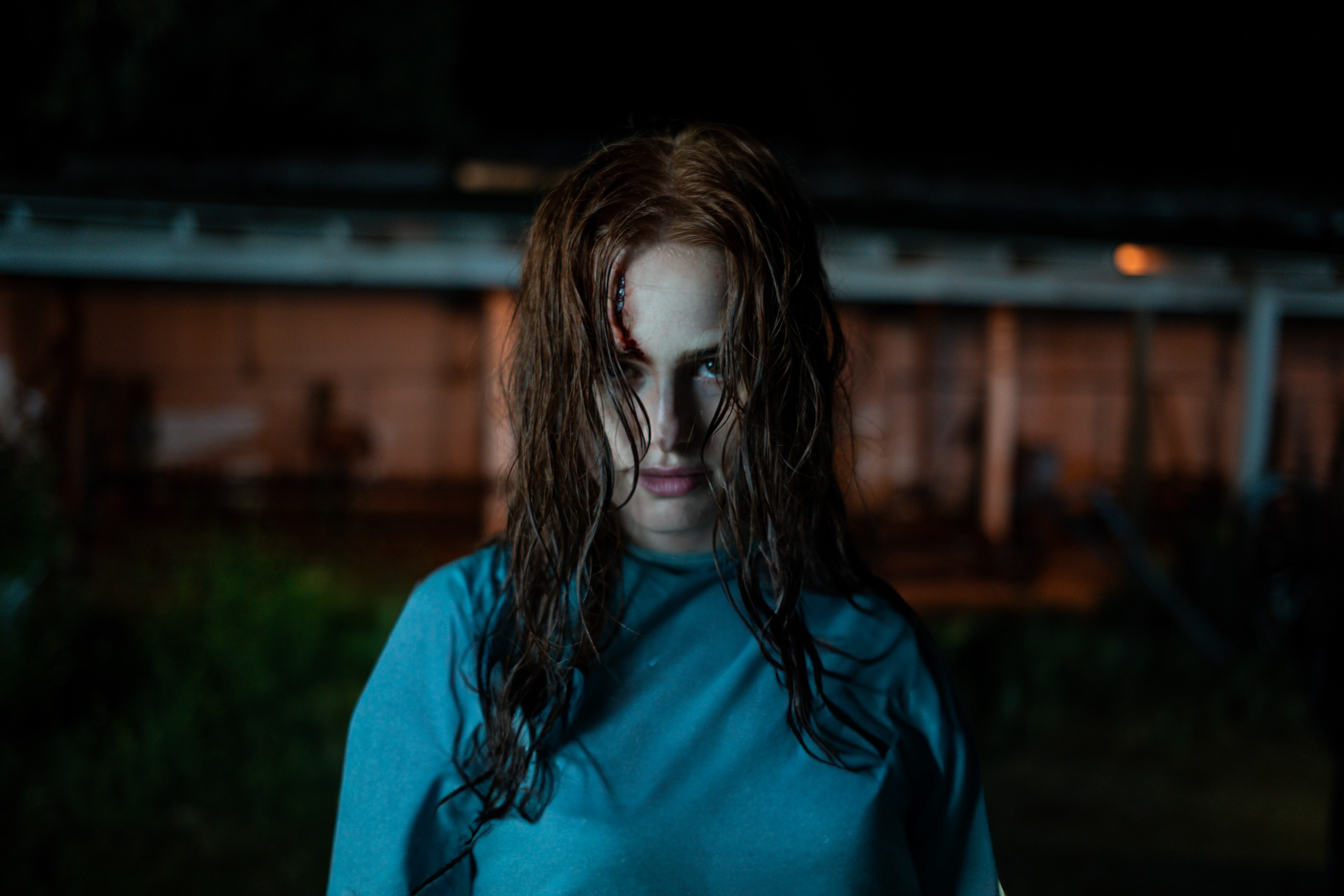 The Strangers: Capítulo 2 Promete Assustar Com Invasão de Cidade e Tensão Máxima
