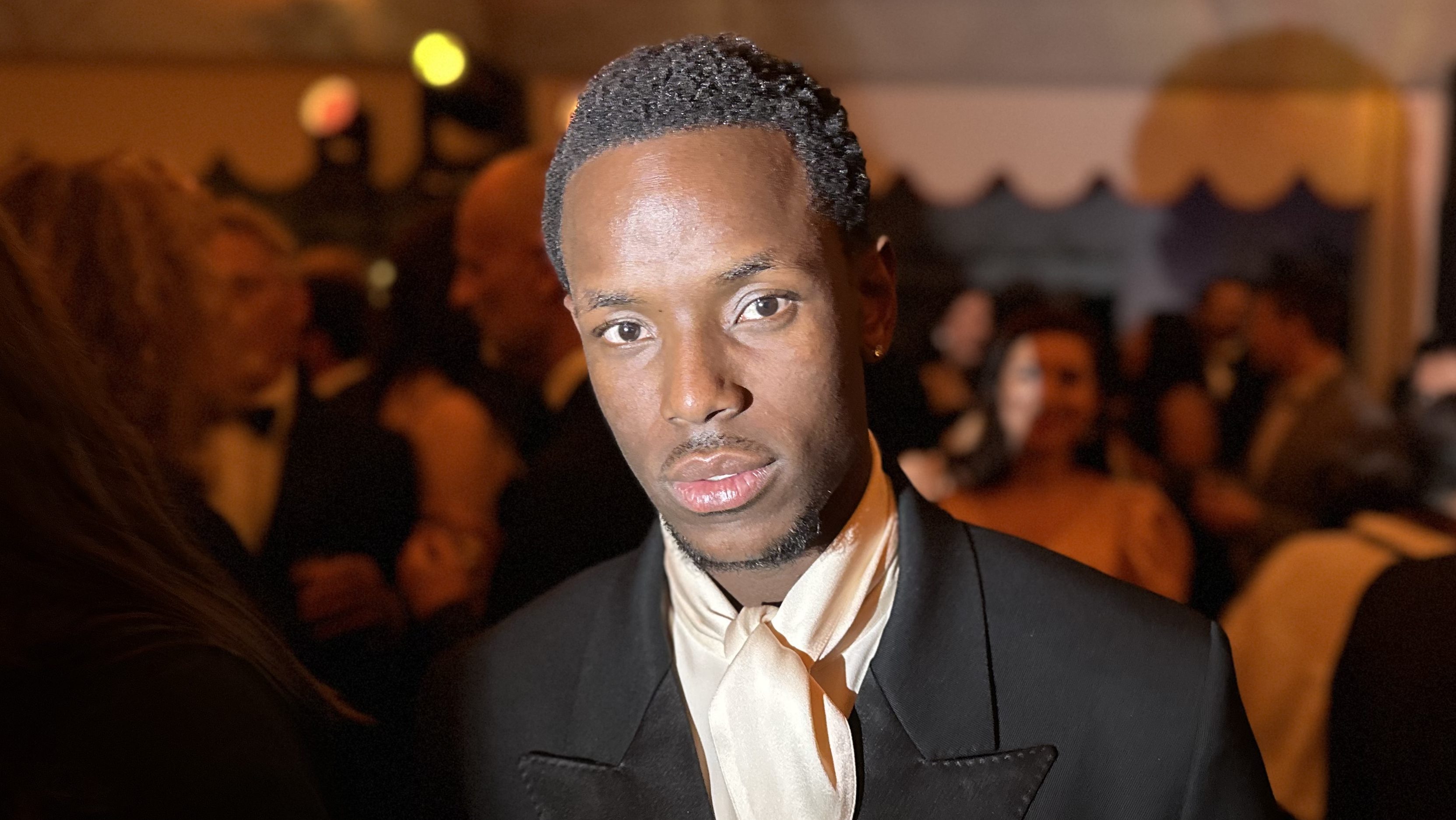 Ator Micheal Ward, de 'Top Boy', enfrenta acusações de estupro e agressão sexual
