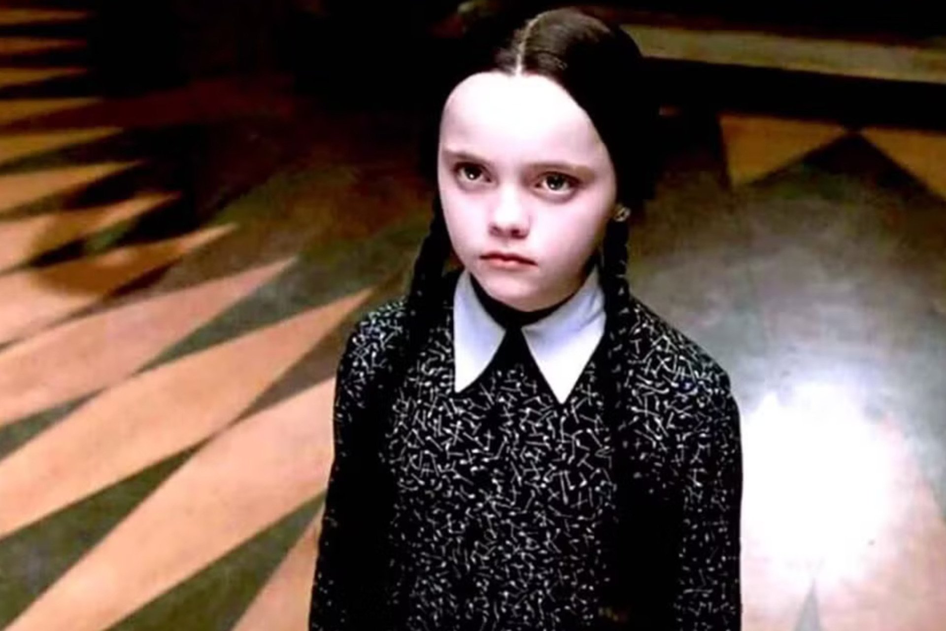 Objeto Icônico da Família Addams Pode Ser Seu Novo Tesouro Gótico