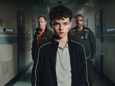 Adolescência se Torna a Série Mais Assistida da Netflix em 2025, Superando Round 6