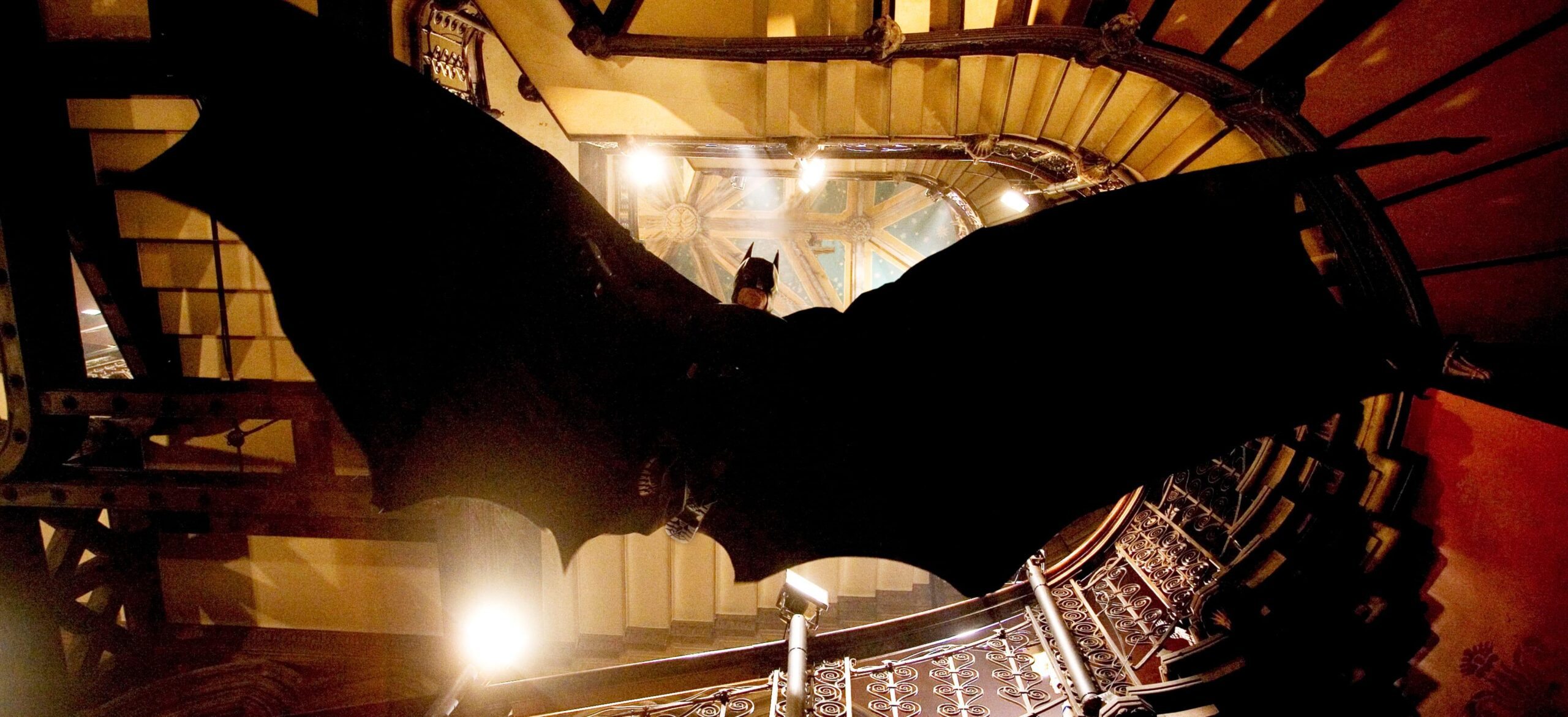 Batman Begins: 20 Anos de Impacto e Revolução no Cinema de Super-heróis