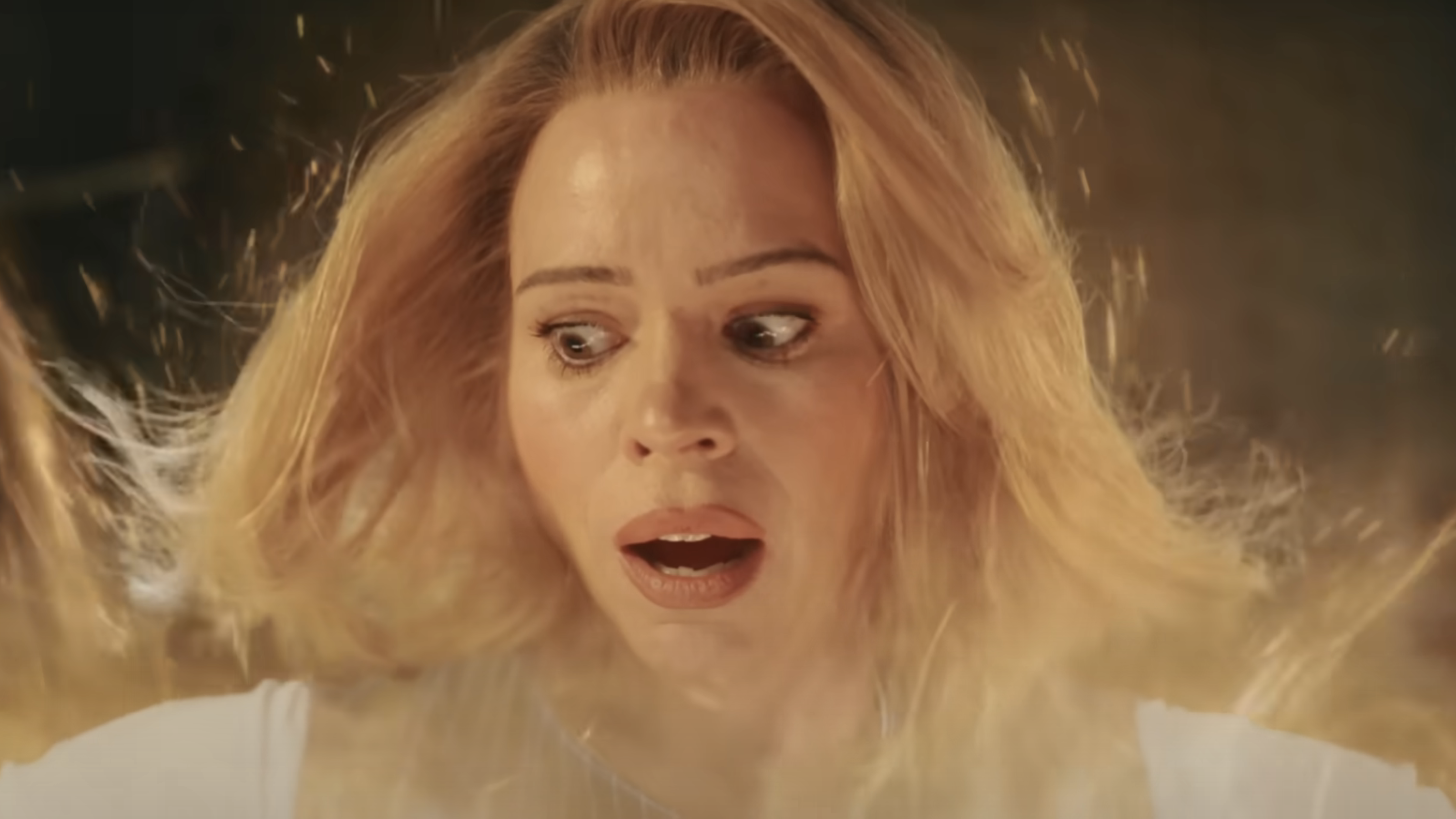 Billie Piper Fala Sobre Retorno Surpresa em 'Doctor Who' e a Diversão das Filmagens