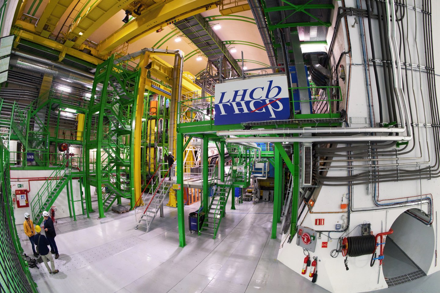Físicos do CERN Desvendam Mistério da Matéria e Antimatéria em Bárions