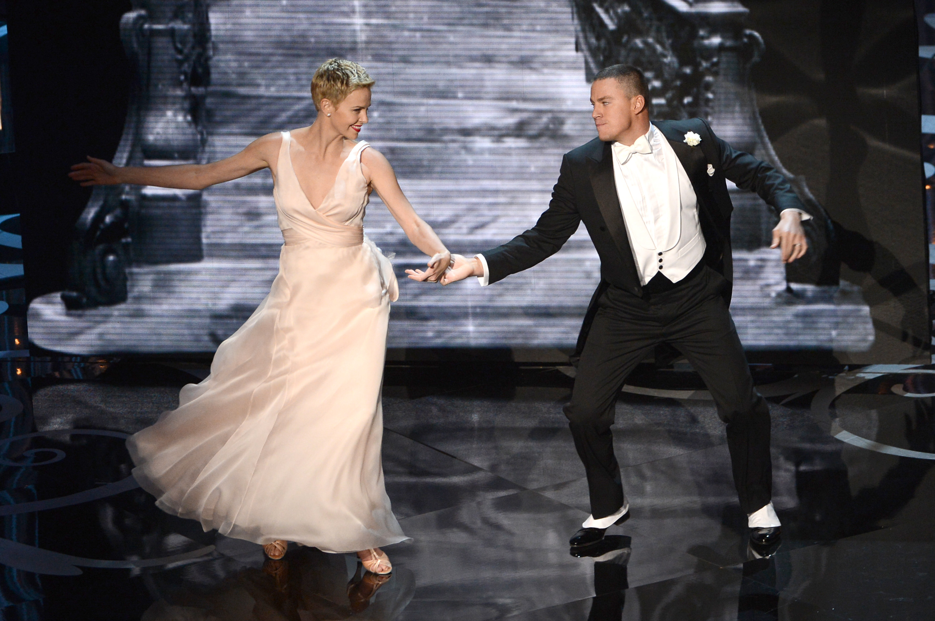 Charlize Theron e Channing Tatum se Unem em Comédia Familiar 'Pais da Dança'