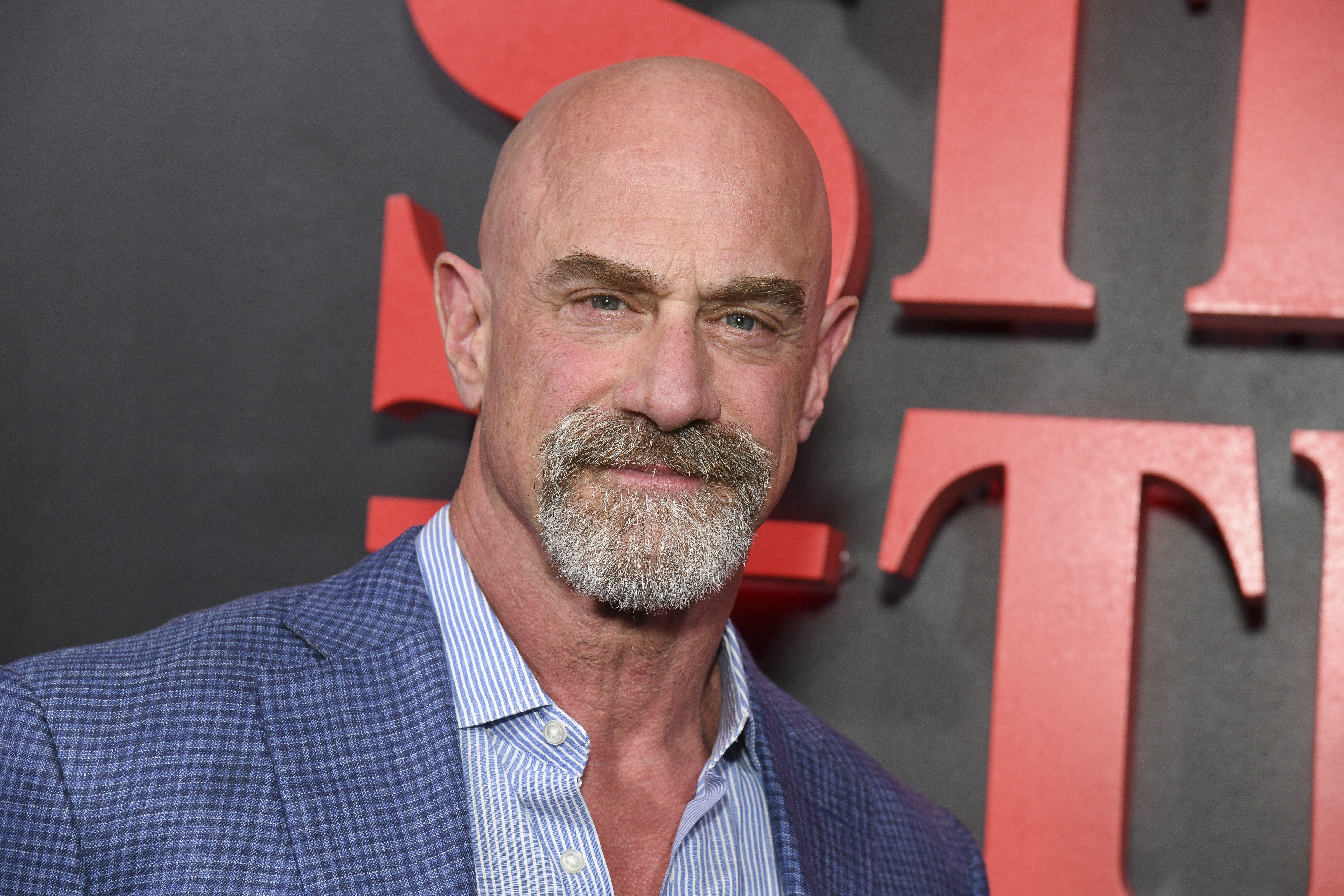 Christopher Meloni Assume Papel de Destaque em Nova Série da NFL no Hulu