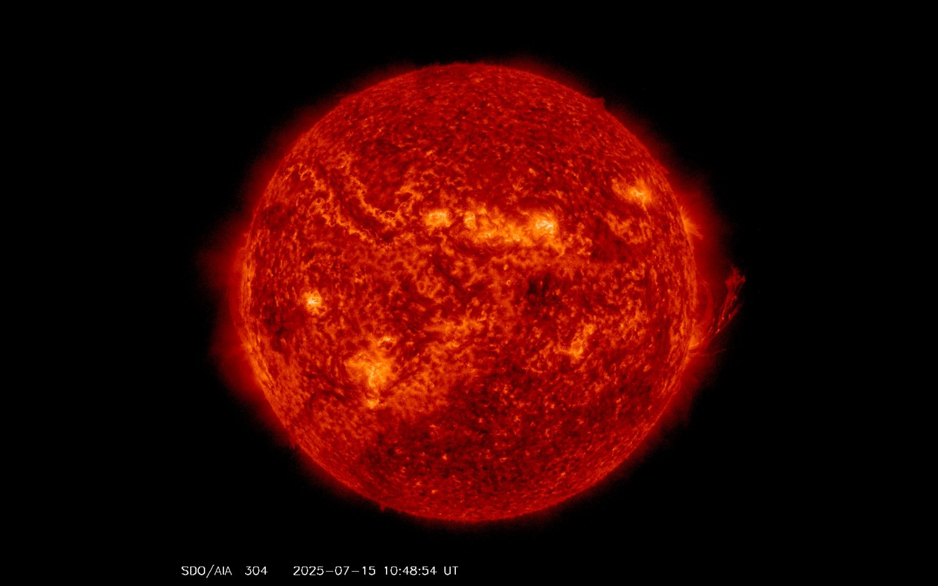 Explosão Solar Monumental Cria 'Cânion de Fogo' na Superfície do Sol