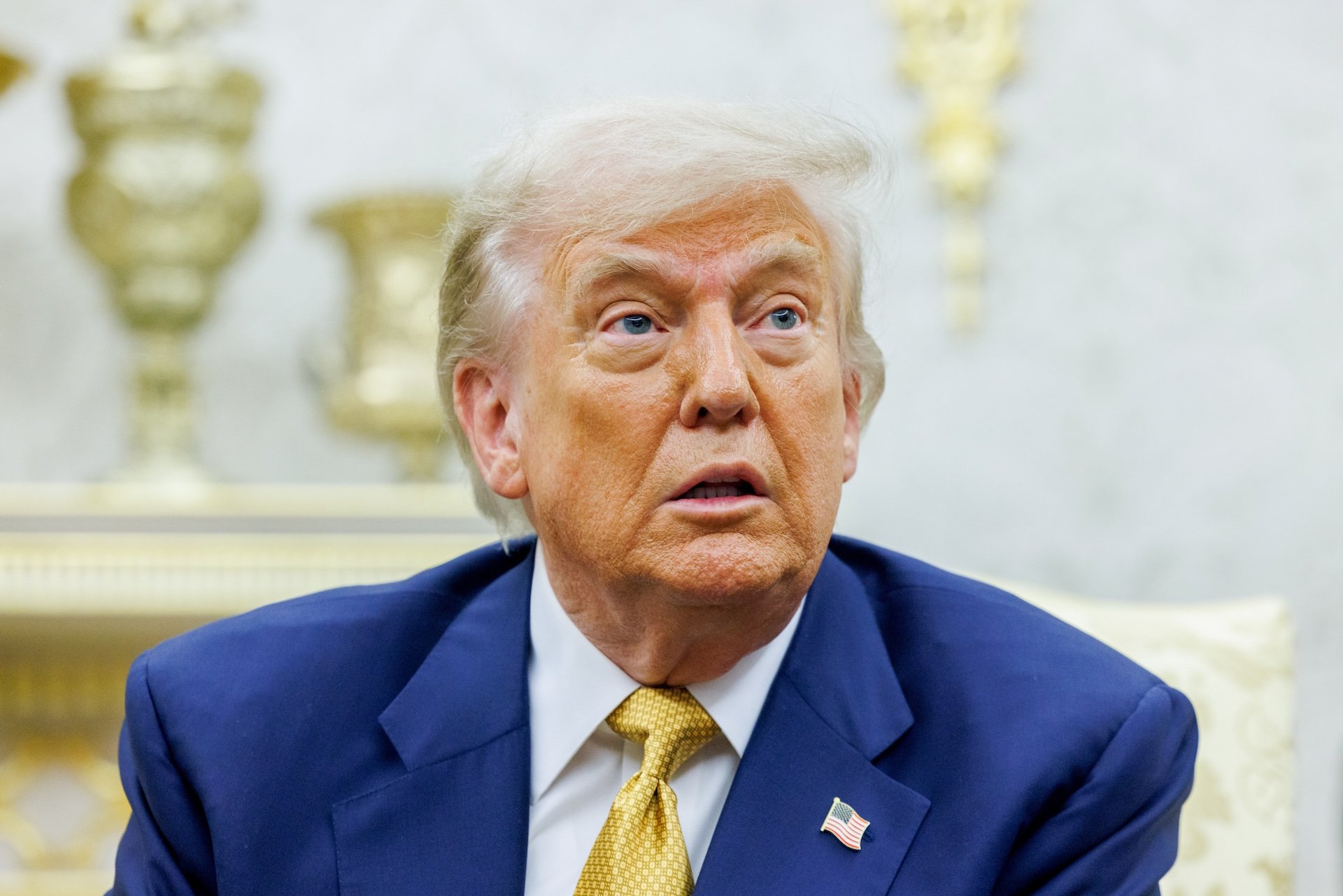 Empresas Descobrem Estratégia para Driblar Tarifas de Trump e Reduzir Preços