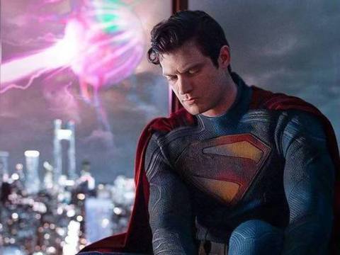 David Corenswet Explora a Complexa Dinâmica entre Superman e Clark Kent