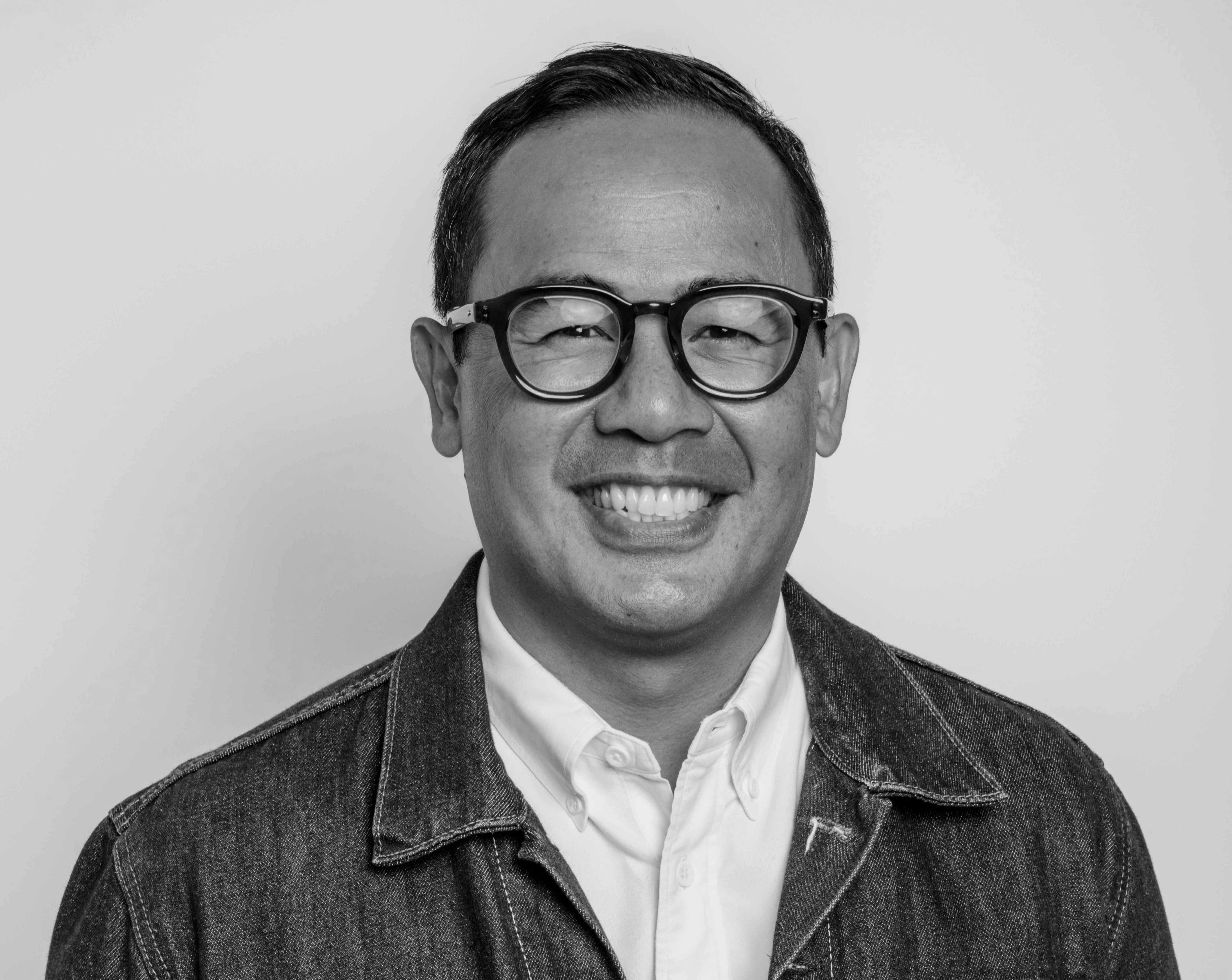 Mike Chuthakieo é Nomeado Primeiro Diretor Comercial da Dick Clark Productions