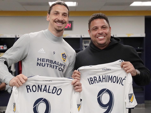 EA Sports FC 26: Capa com Ibrahimović e Tributo a Ronaldo Fenômeno Revelada