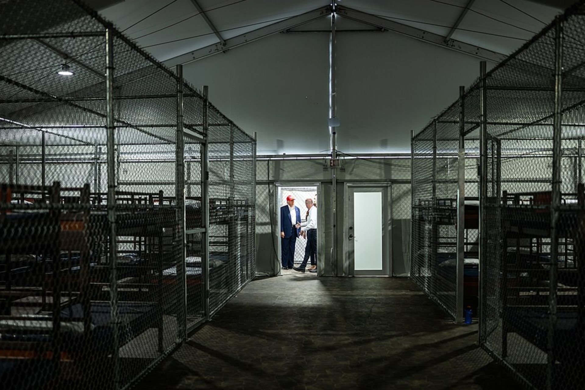 Processo Ambiental Suspende Construção do Centro de Detenção 'Alligator Alcatraz' na Flórida