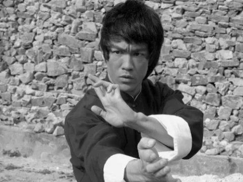 IA Restaura Clássicos do Kung-Fu de Jackie Chan e Bruce Lee