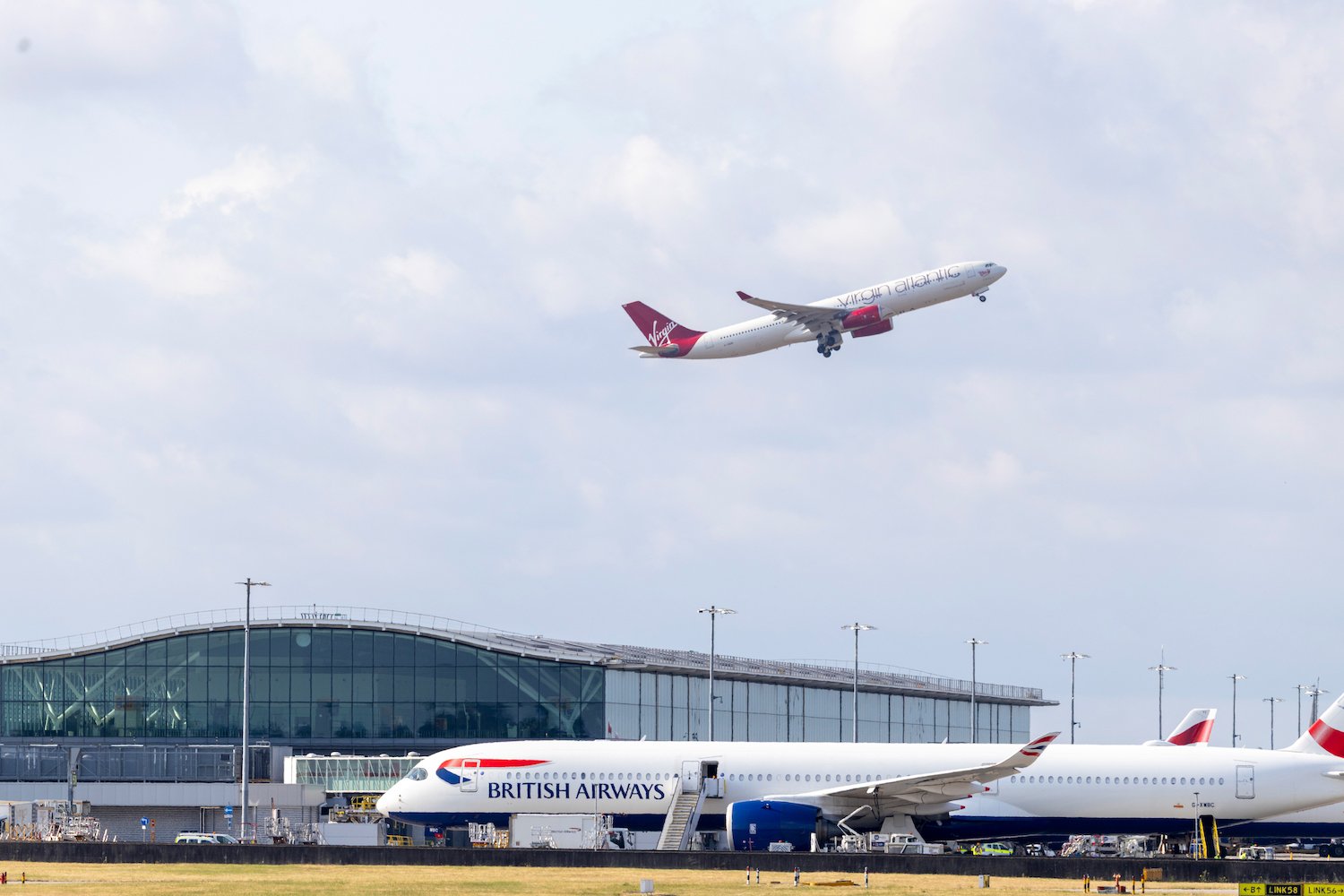 Incêndio em Voo da Virgin Airlines: Investigação Foca em Power Bank em Bagagem