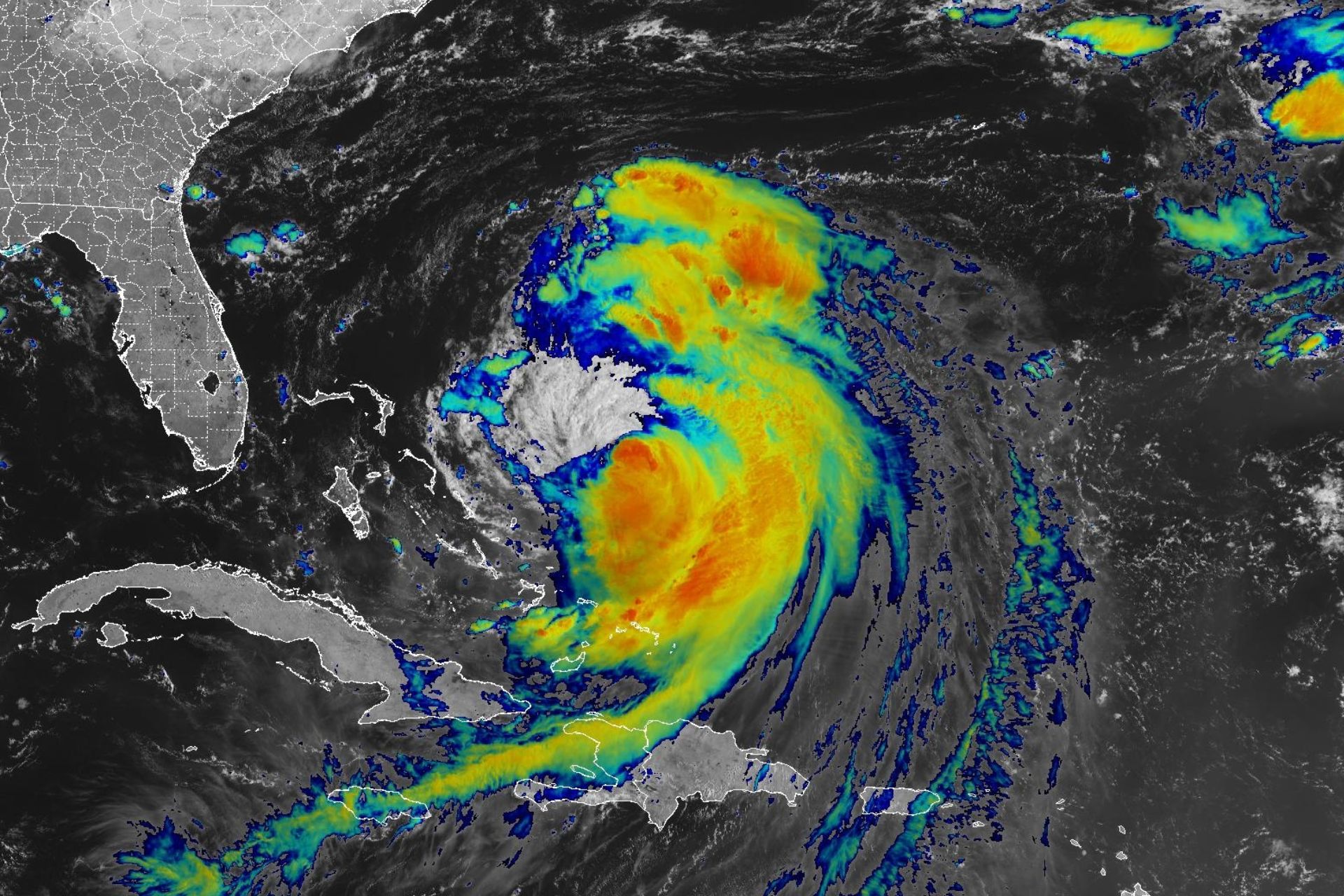 Furacão Erin Ameaça Costa Leste com Ondas de 30 Metros