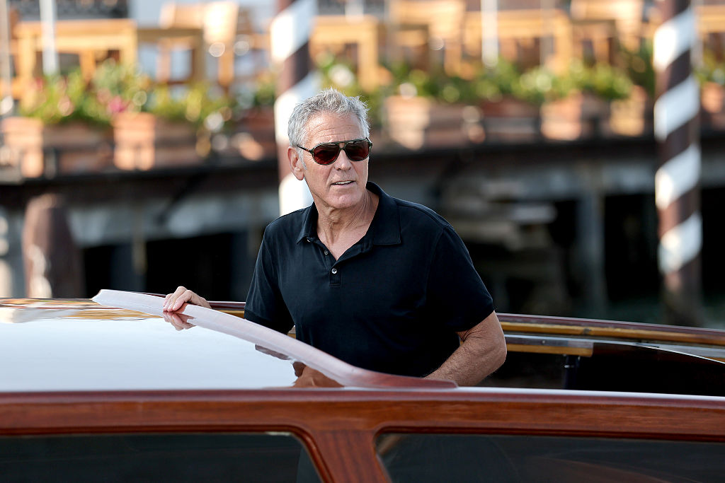 George Clooney Falta a Coletiva de Imprensa de Jay Kelly em Veneza Devido a Infecção Sinusal