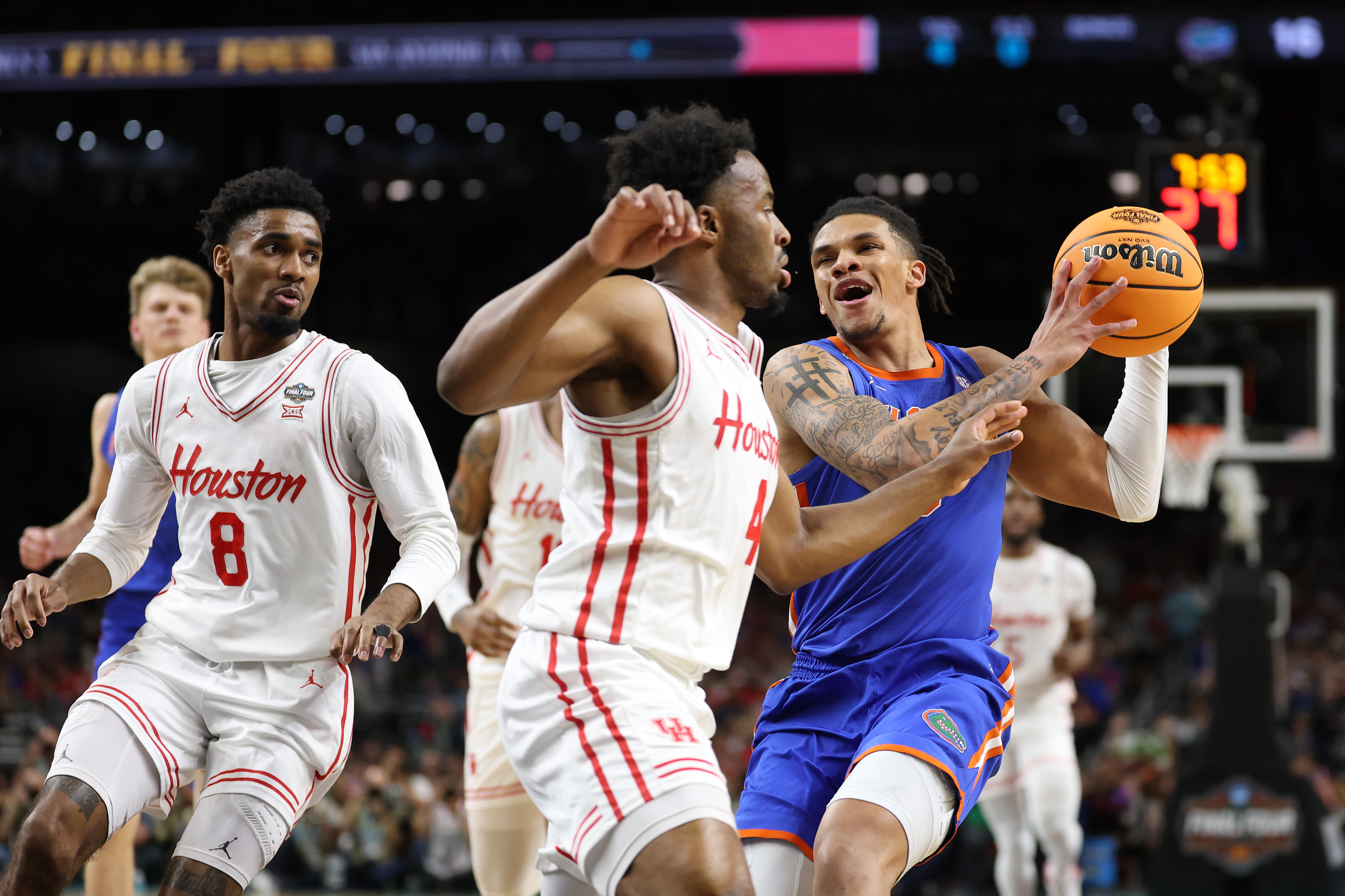 DAZN Adquire Direitos de Transmissão de Futebol e Basquete Universitário da ESPN na Europa e MENA