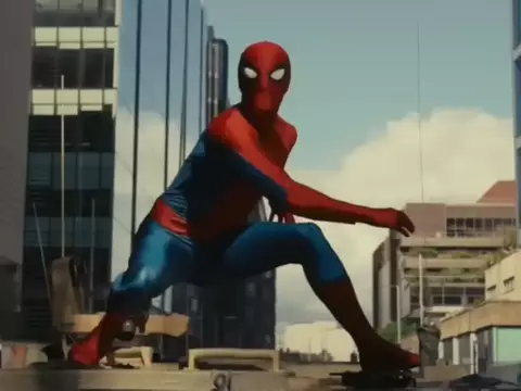 Fotos do Set de Homem-Aranha: Um Novo Dia Revelam Pose Icônica do Herói