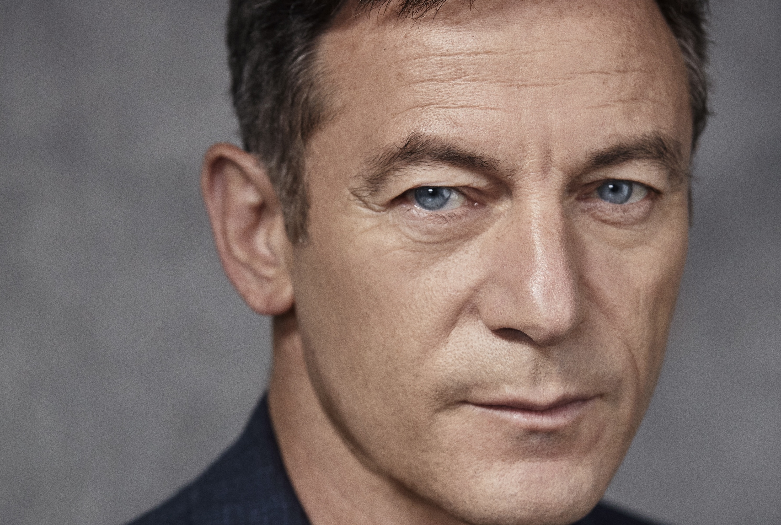 Jason Isaacs se Junta a Taylor Kitsch e Diego Luna no Suspense 'Onze Dias'