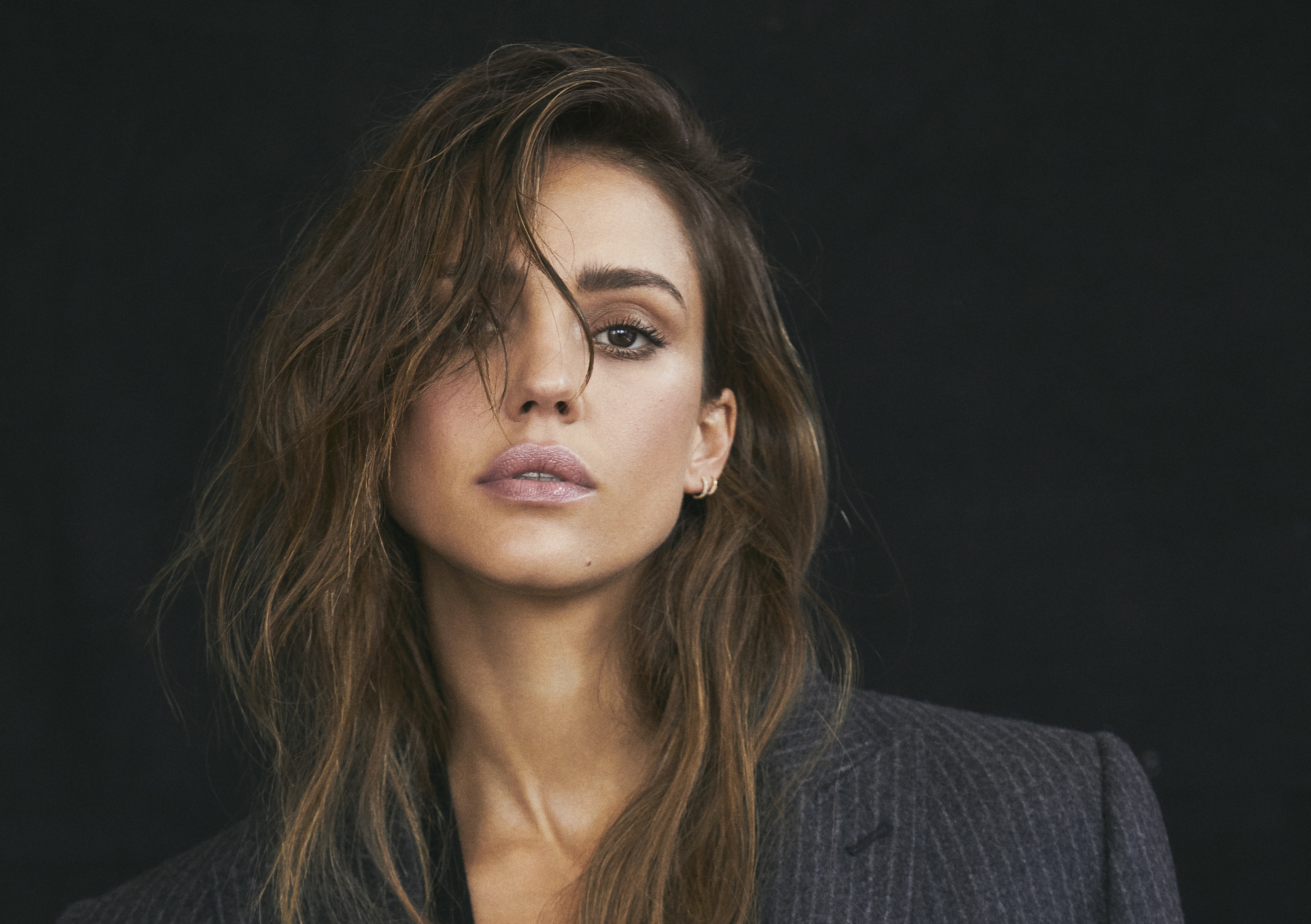 Jessica Alba Fecha Parceria com Netflix para Comédia Feminina de Classificação 18+