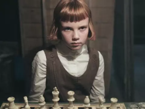 Isla Johnston é Cotada para Viver Joana d'Arc em Filme de Baz Luhrmann