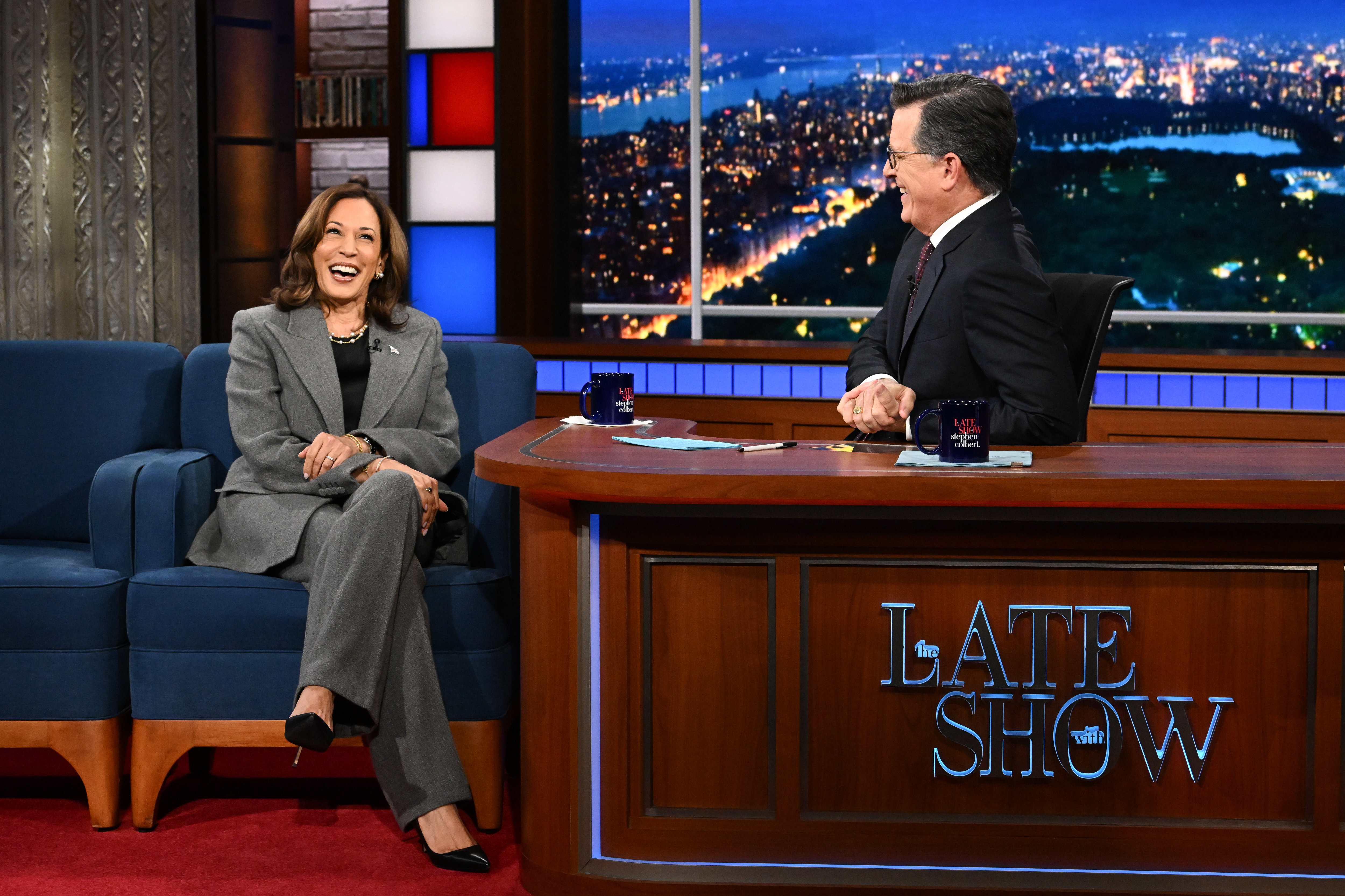 Kamala Harris Faz Retorno Impactante ao 'The Late Show com Stephen Colbert'