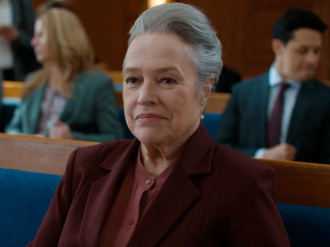 Kathy Bates Faz História ao Se Tornar a Mais Velha Indicada ao Emmy em Série Dramática