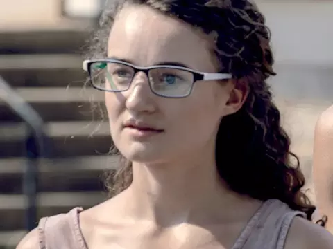 Morre Kelley Mack, atriz de The Walking Dead, aos 33 anos vítima de câncer