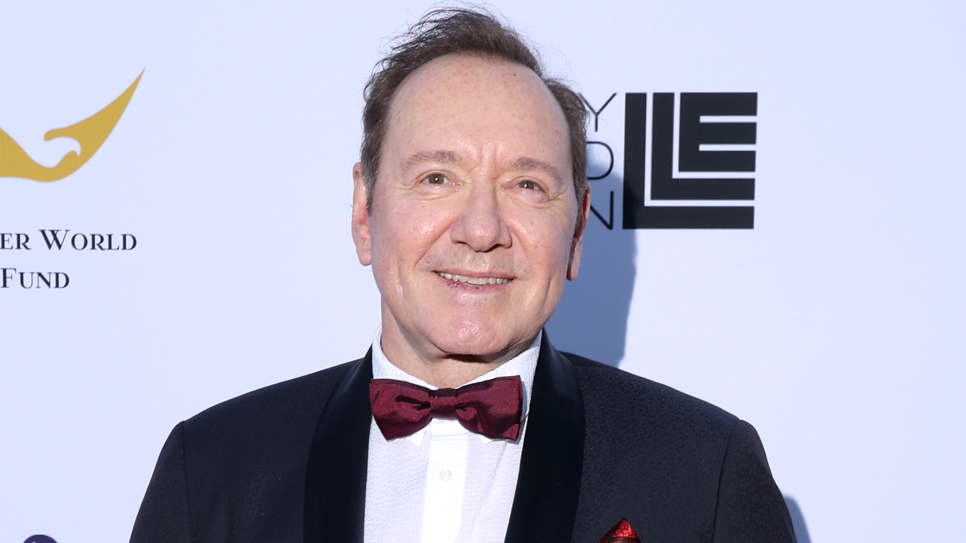 Kevin Spacey Retorna à Direção em Festival de Veneza com 'Holiguards Saga: O Portal da Força'