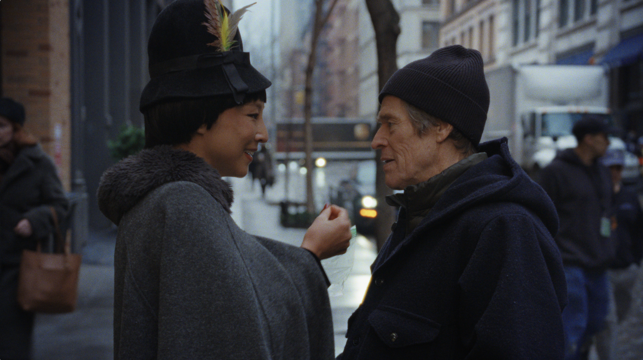 Willem Dafoe e Greta Lee Encantam em 'Late Fame', Drama de Kent Jones no Festival de Veneza