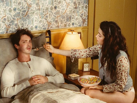 Logan Lerman Estrelando Filme 'Oh, Hi!': Trailer Revela Cena Inusitada