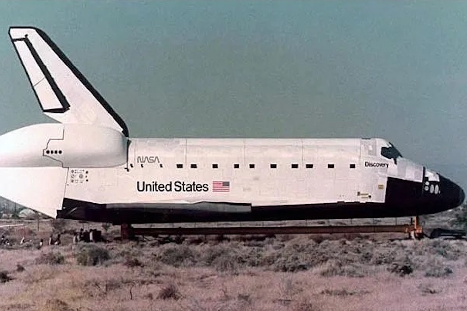 NASA Apoia Plano de Transferir Ônibus Espacial para Houston, Gerando Conflito com o Smithsonian