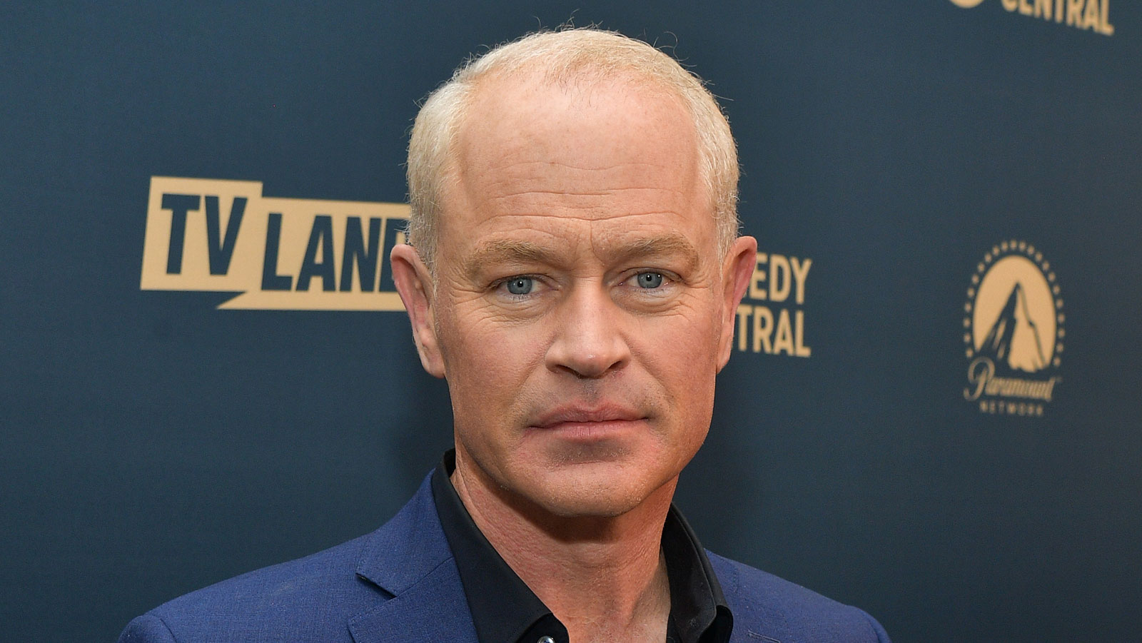 Neal McDonough Revela Retaliação de Hollywood por Recusar Beijos em Cena