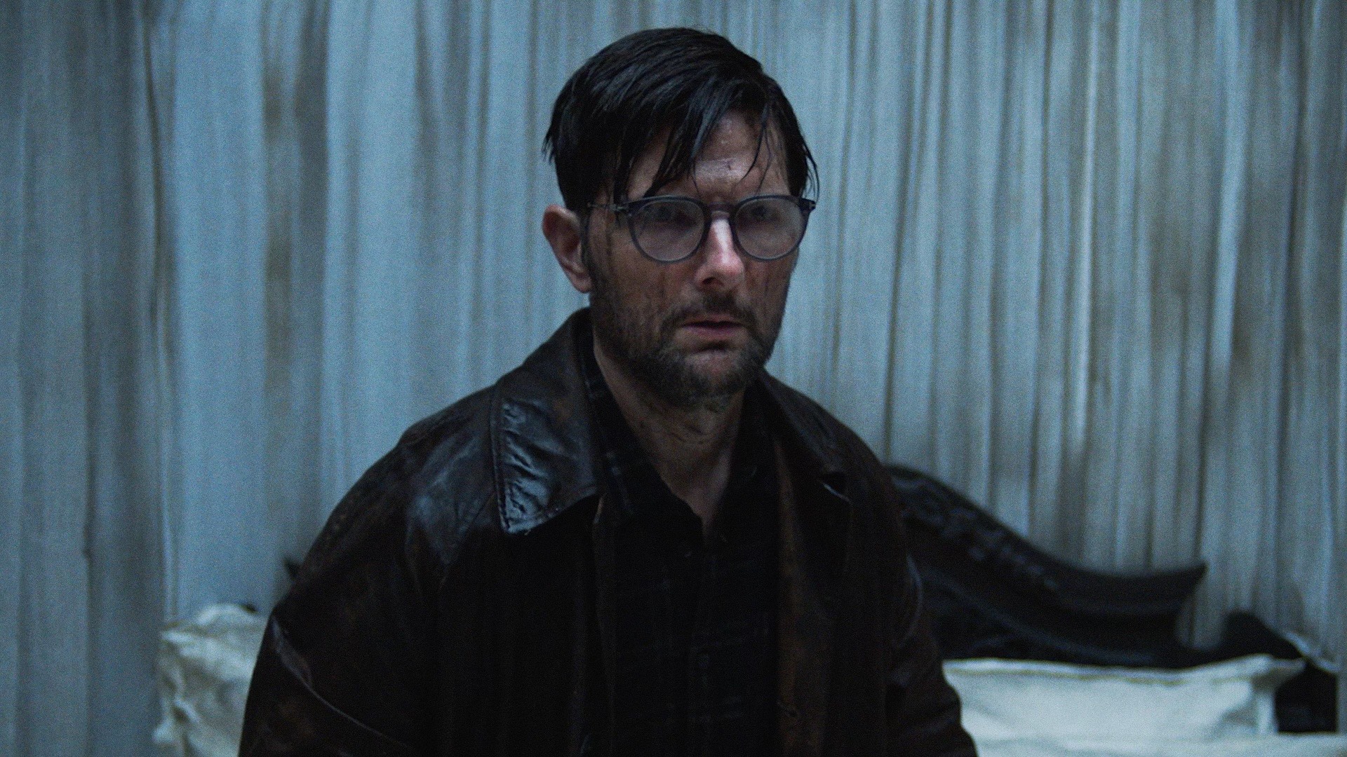 Neon Adquire Direitos Globais do Filme 'Hokum' com Adam Scott