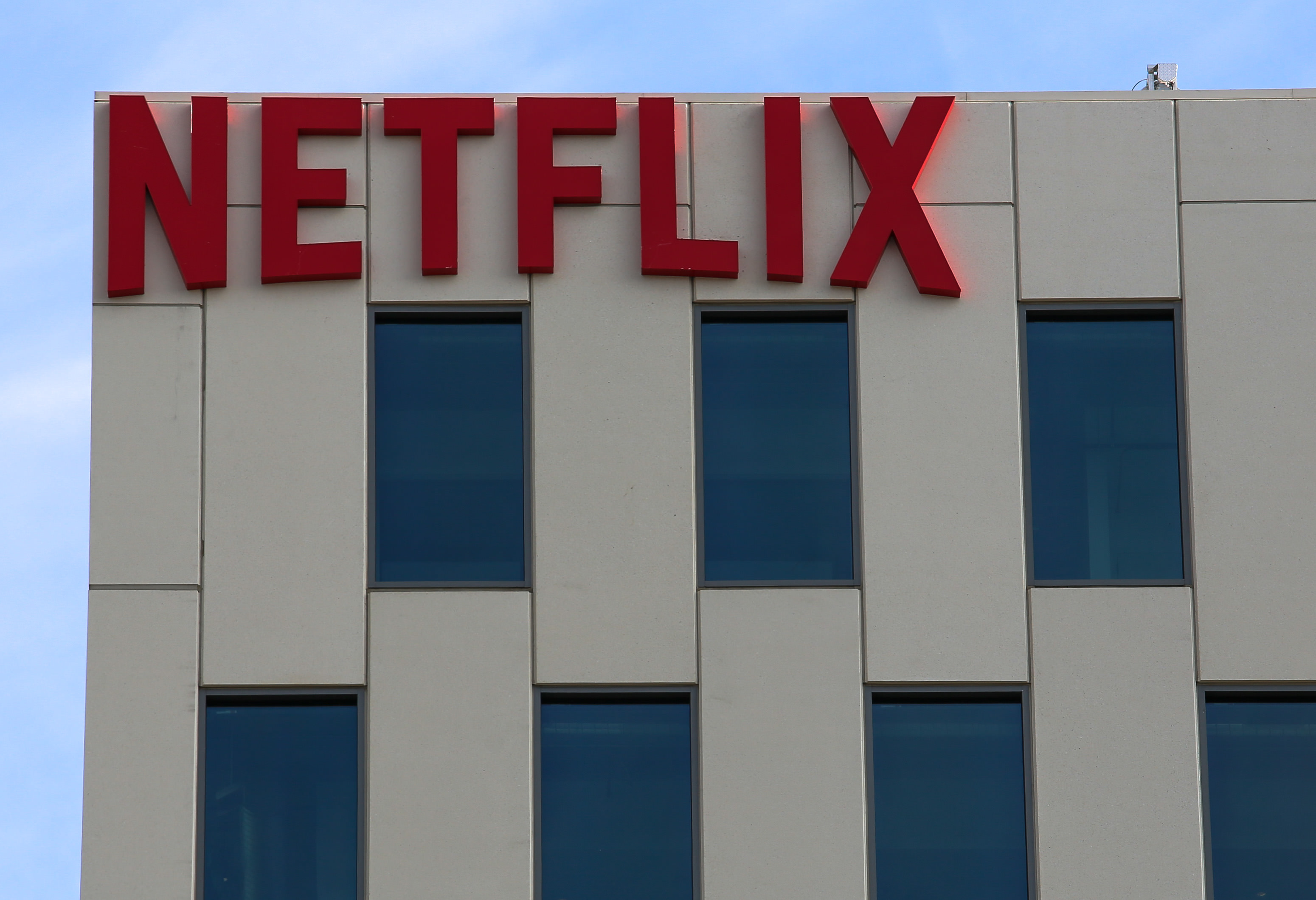Netflix Mantém Distância de Redes de Mídia Tradicionais Mesmo com Crescente Oferta no Mercado